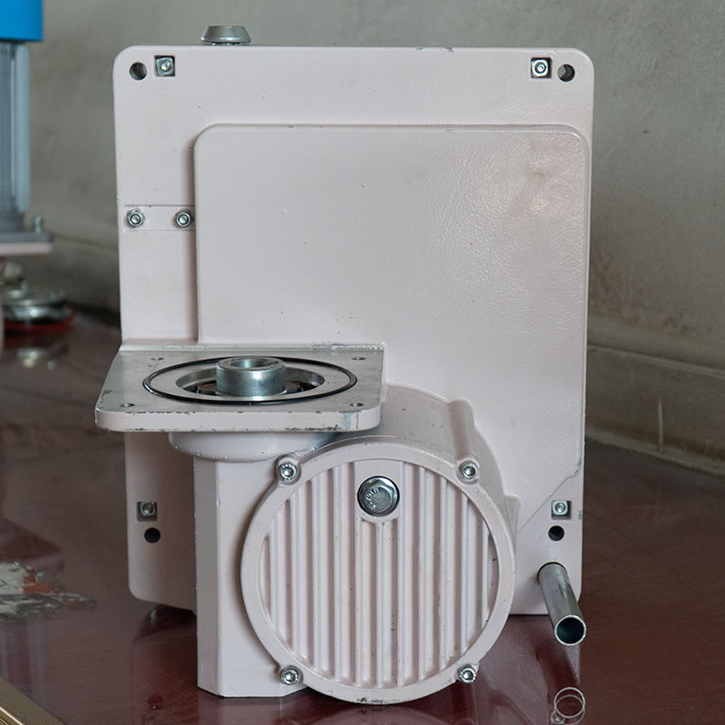 Support de moteur de palan à traction