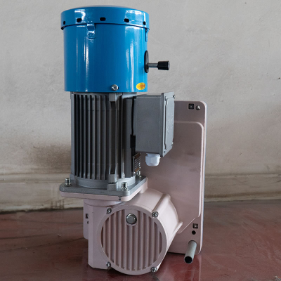 Moteur pour plateforme suspendue