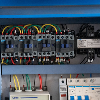 Boîte de commande électrique à plate-forme suspendue