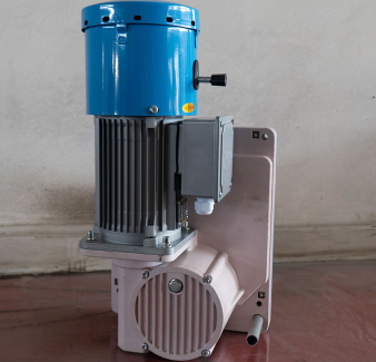 Moteur pour plateforme suspendue